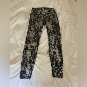 RARE LIMITED EDITION LULULEMON LEGGINGS length 25